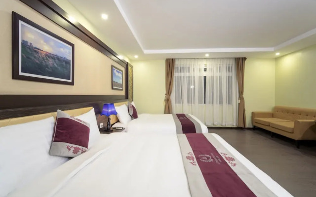 Me Q Beach Hotel & Apartment