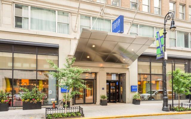 Отель TRYP By Wyndham Times Square South вид на фасад