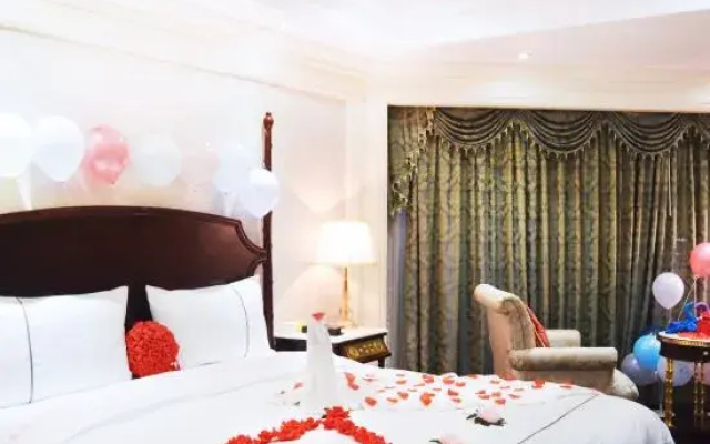 La Palazzo Hotel
