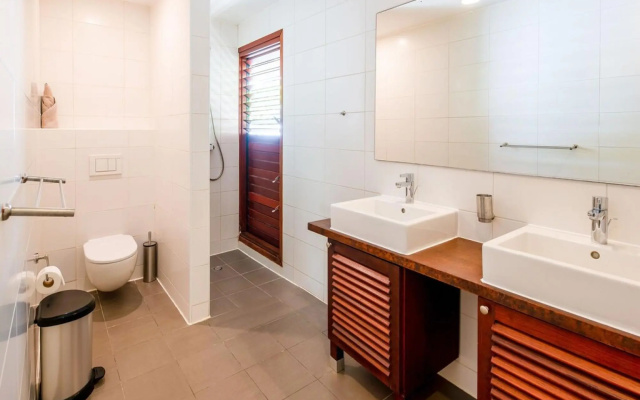 Spacious Villa Near Beach