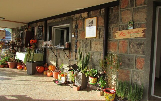 Отель HyeLandz Eco Village Resort вид на фасад