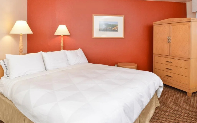 Red Lion Hotel Woodlake Conference Center
