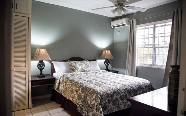 Отель Kingston Town Suite комната для гостей