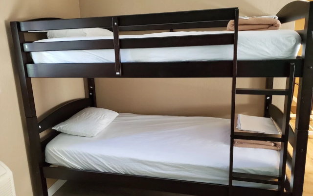 PineCrest Inn & Suites
