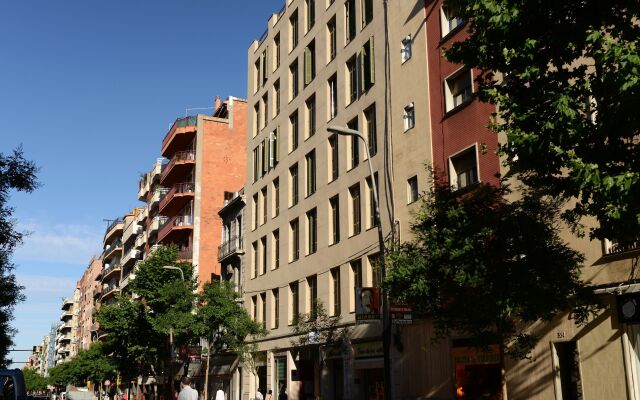 Отель Residence Pierre & Vacances Barcelona Sants Барселона вид на фасад