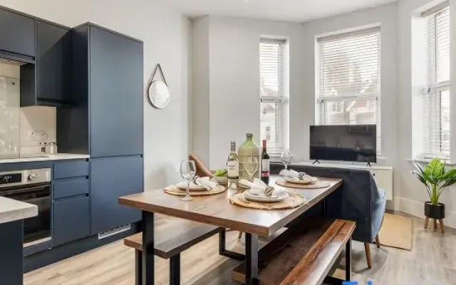 Gorgeous Family 2-Bed Apt w/ Free Gym & Parking