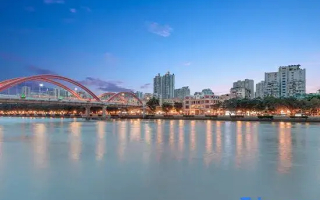 Yimi Apartment (Guangzhou 13 Hangyi De Road Subway Station)