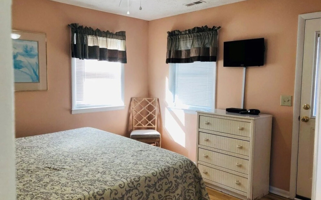 Aquarius 5 Bedroom Home by RedAwning
