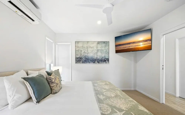 Premium 4-bed Coastal Escape With BBQ and Pool