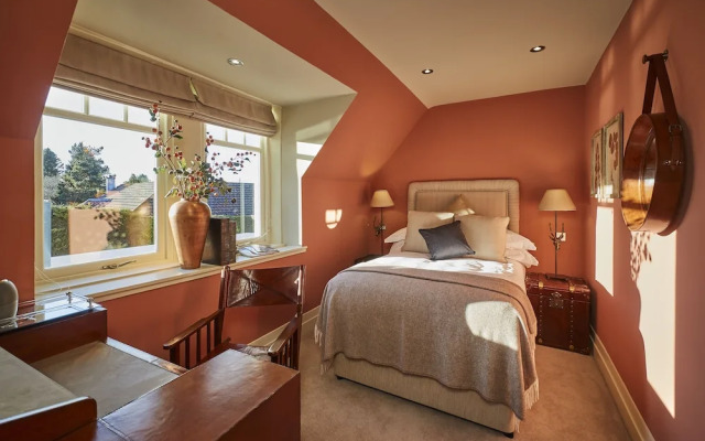 Cairn Lodge