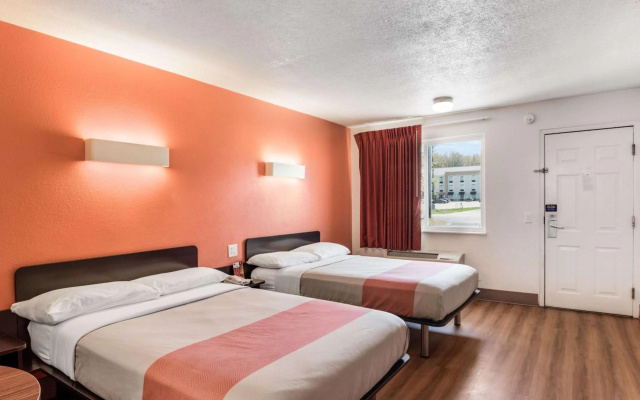Motel 6 Youngstown, OH
