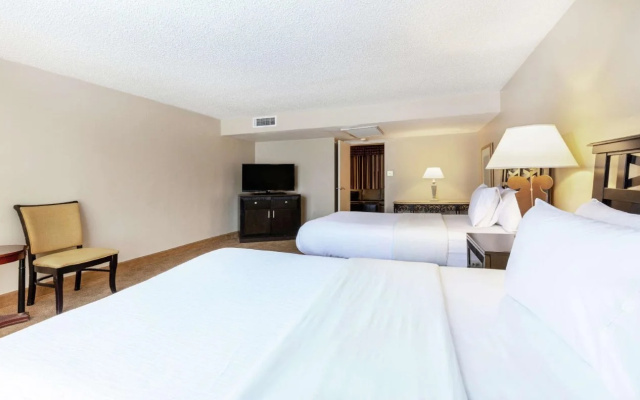 Embassy Suites Kansas City Plaza