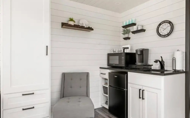 New Wilderness Hideout-cozy Container Home