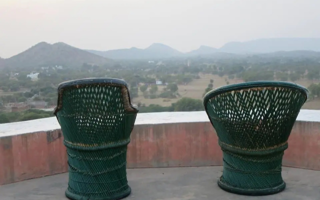 Hotel Fort Madhogarh