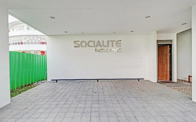 OYO 90398 Socialite Residence Hotel
