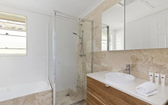 Spacious 3-bed Duplex in Leafy Seaforth