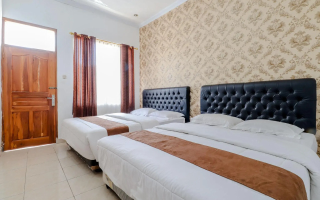 Griya Limasan Hotel by ZUZU