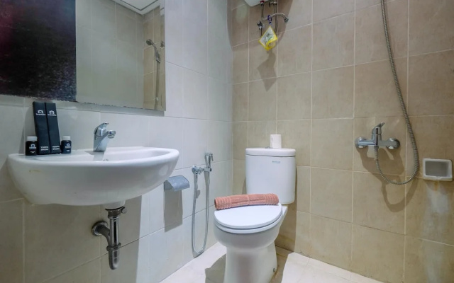 Comfort And Homey 2Br At Nifarro Park Apartment