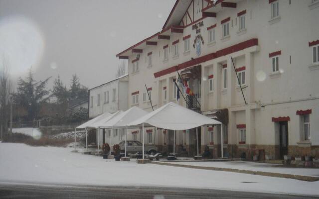Hotel Los Perales вид на фасад