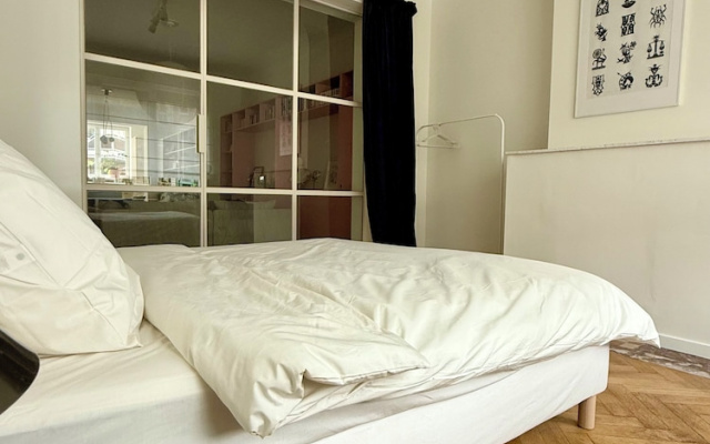 2 bedrooms - baby crib & furnished