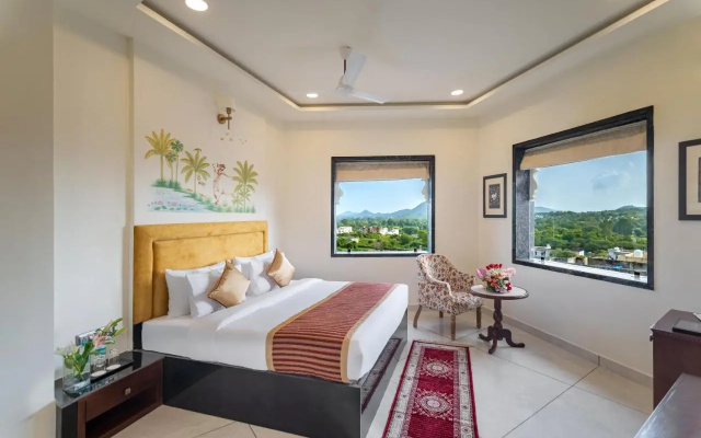 Traavista Aravali Mahal