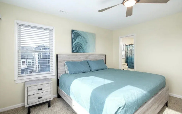 Azure 4 Bedroom Home by RedAwning