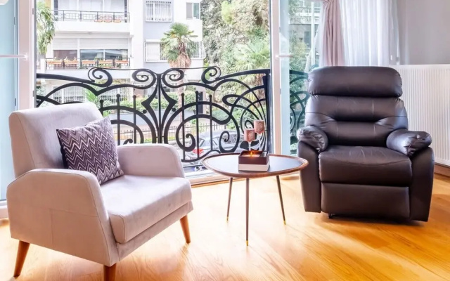 Sleek and Modern Flat Near Caddebostan Coast