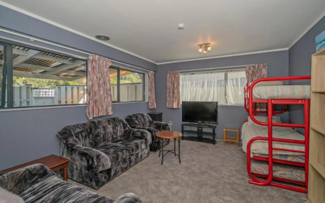 Shell Seekers - Pauanui Downstairs Holiday Unit