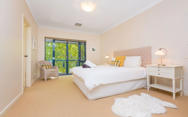 Luxurious Perth Townhouse
