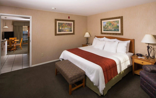 Lakeside Lodge And Suites