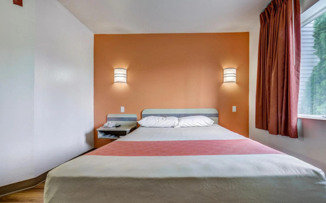 Motel 6 Roseburg, OR