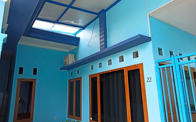 OYO Life 3183 Kost Putri Biru Sigura-gura