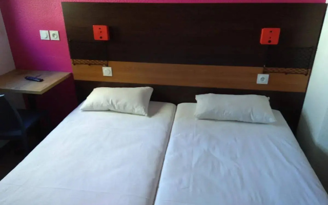 hotelF1 Maurepas
