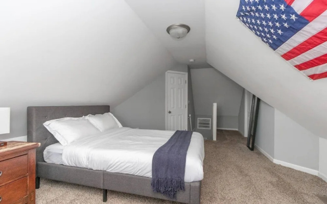 Beautiful 3BR2BA CozySuites |7 min to Lucas Oil