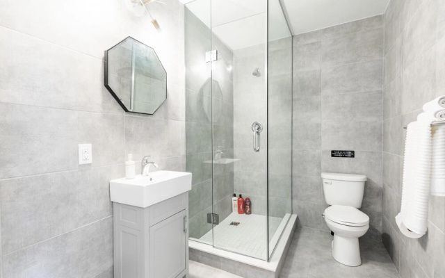 1BR Boutique Apt - Within DT Hamilton