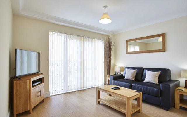 Gowring House Apartments by Esa Bracknell