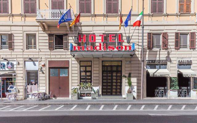 Hotel Madison вид на фасад
