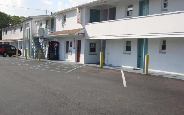 Budget Inn Motel Suites