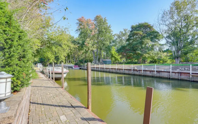 Vermilion River Home w/ Hot Tub & Private Dock!