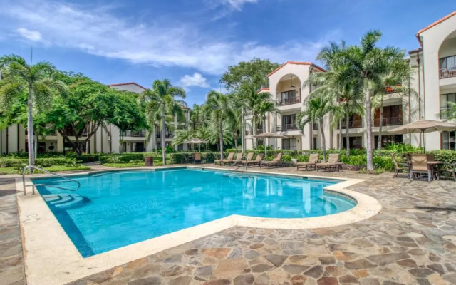 Pacifico Townhouse 102