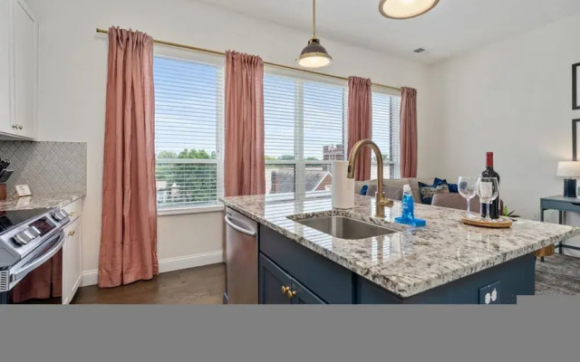 Top Floor 1BR At Luxe23
