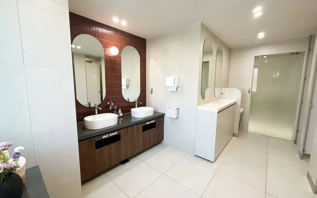 D.A.L Premium Capsule Hotel