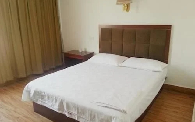 Wuhan Tianlun Holiday Hotel (Panlongcheng Jiahai Industrial Park)(武汉天伦假日宾馆(盘龙城佳海工业园店))