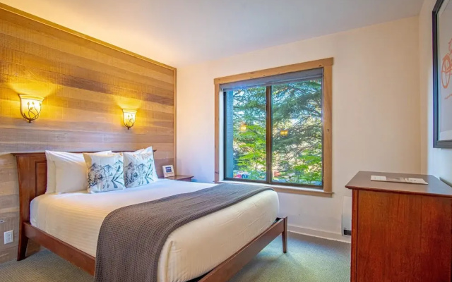 Snow Creek 1554 - Ski-in/ski-out + Pool & Hot Tub