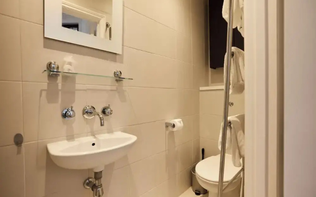 Hampstead Parkside Apartment