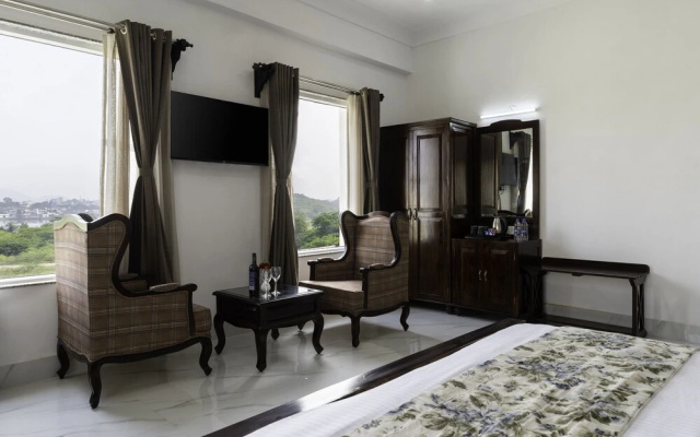Revaas Hotel