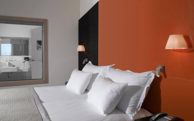 Crowne Plaza Tel Aviv City Center Израиль, Тель-Авив - 9 отзывов об отеле, цены и фото номеров - забронировать отель Crowne Plaza Tel Aviv City Center онлайн комната для гостей