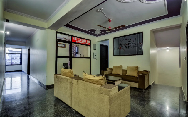 OYO Flagship 19036 Hotel Royal Raj