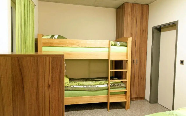 Hostel Plus Caffe