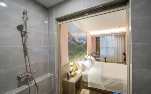 Yuefeng Hotel (Yangjiang Baili Plaza)